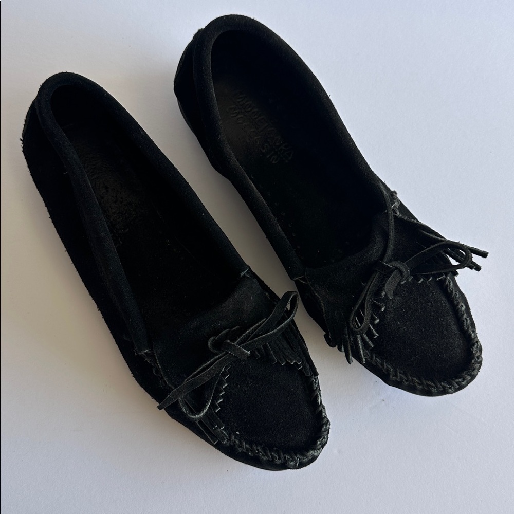 Minnetonka Sz 7‎ 1/2 Black Suede Moccasins
